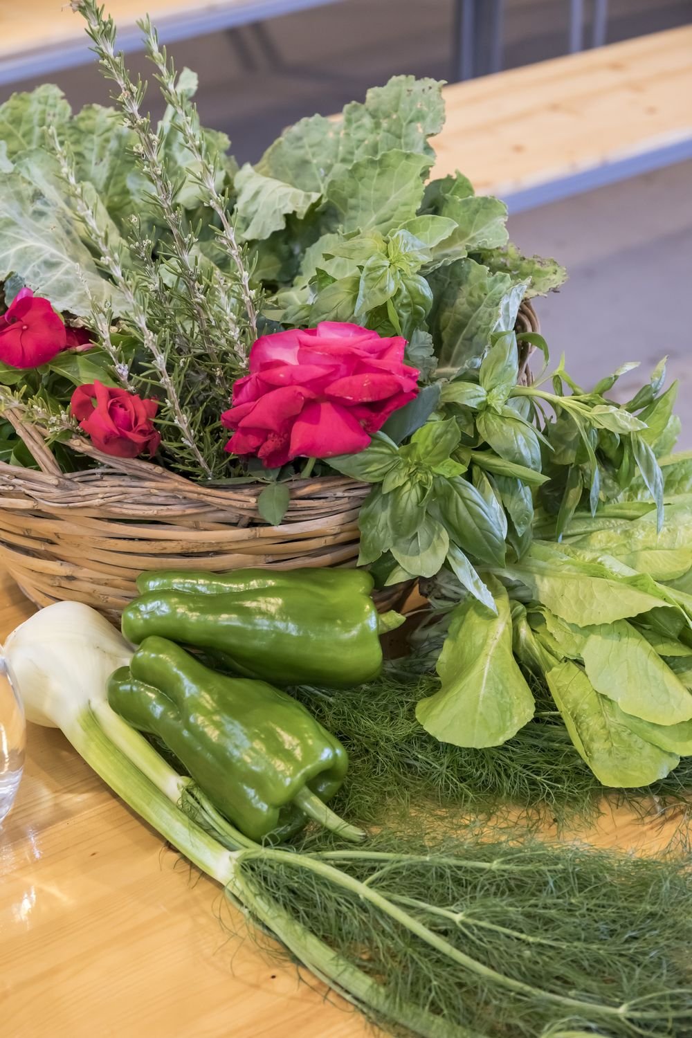Verdure fresche di stagione appena raccolte
